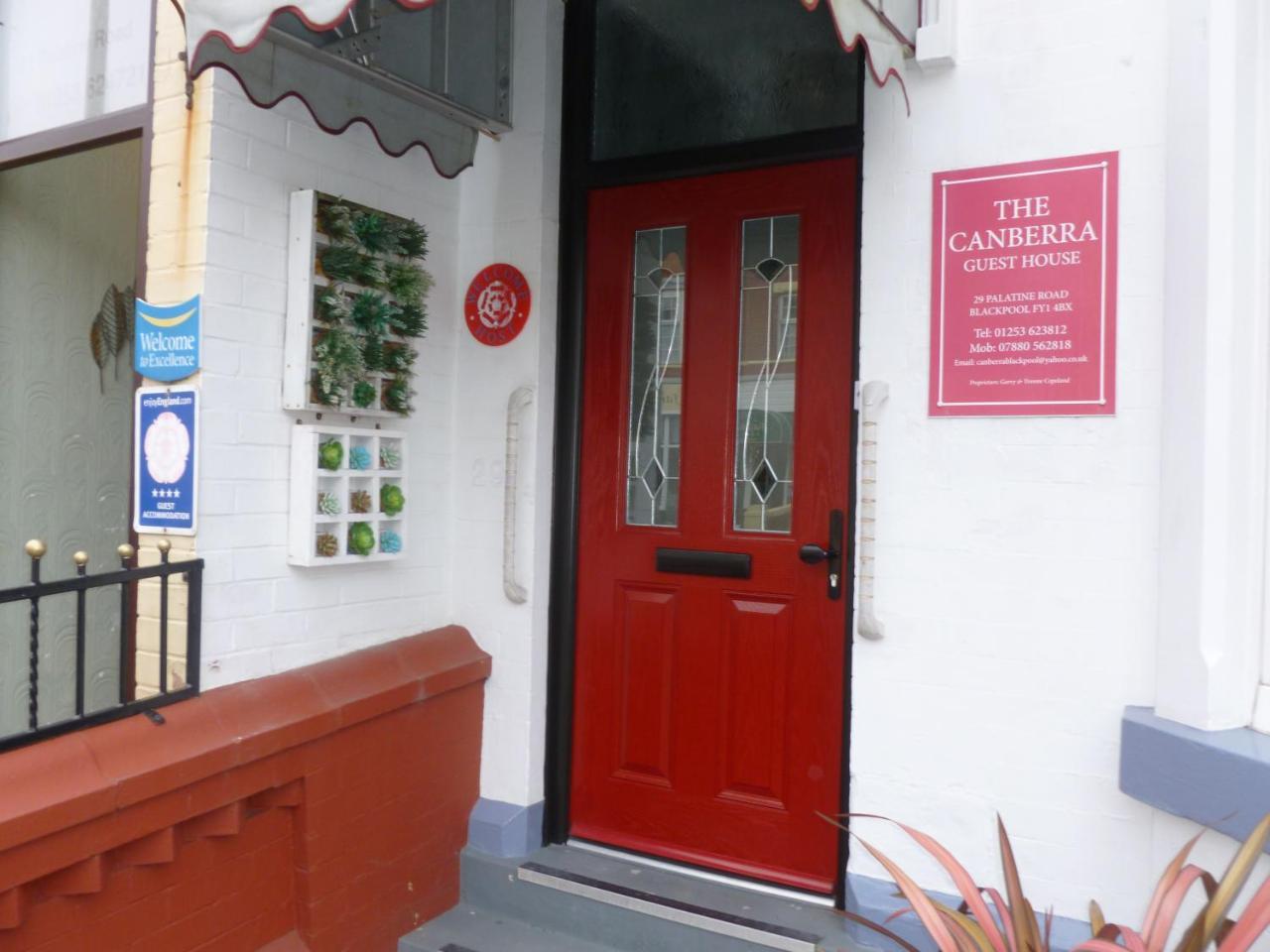 Canberra Guest House/Hotel - Blackpool — Photos 1